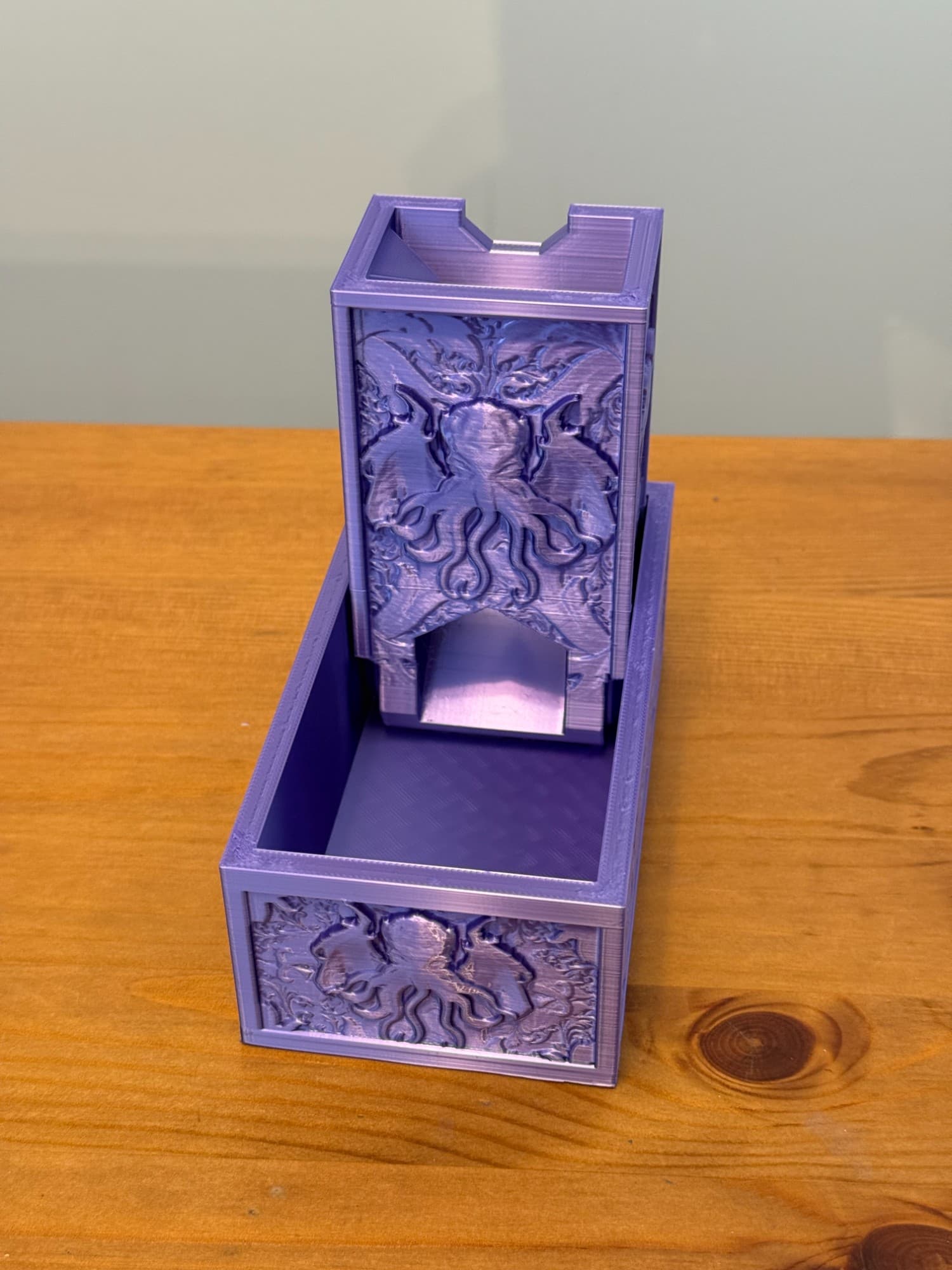 Cthulhu Folding Dice Tower printed in Silk Purple